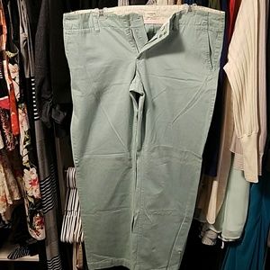 Lihht blue, stretch chino.